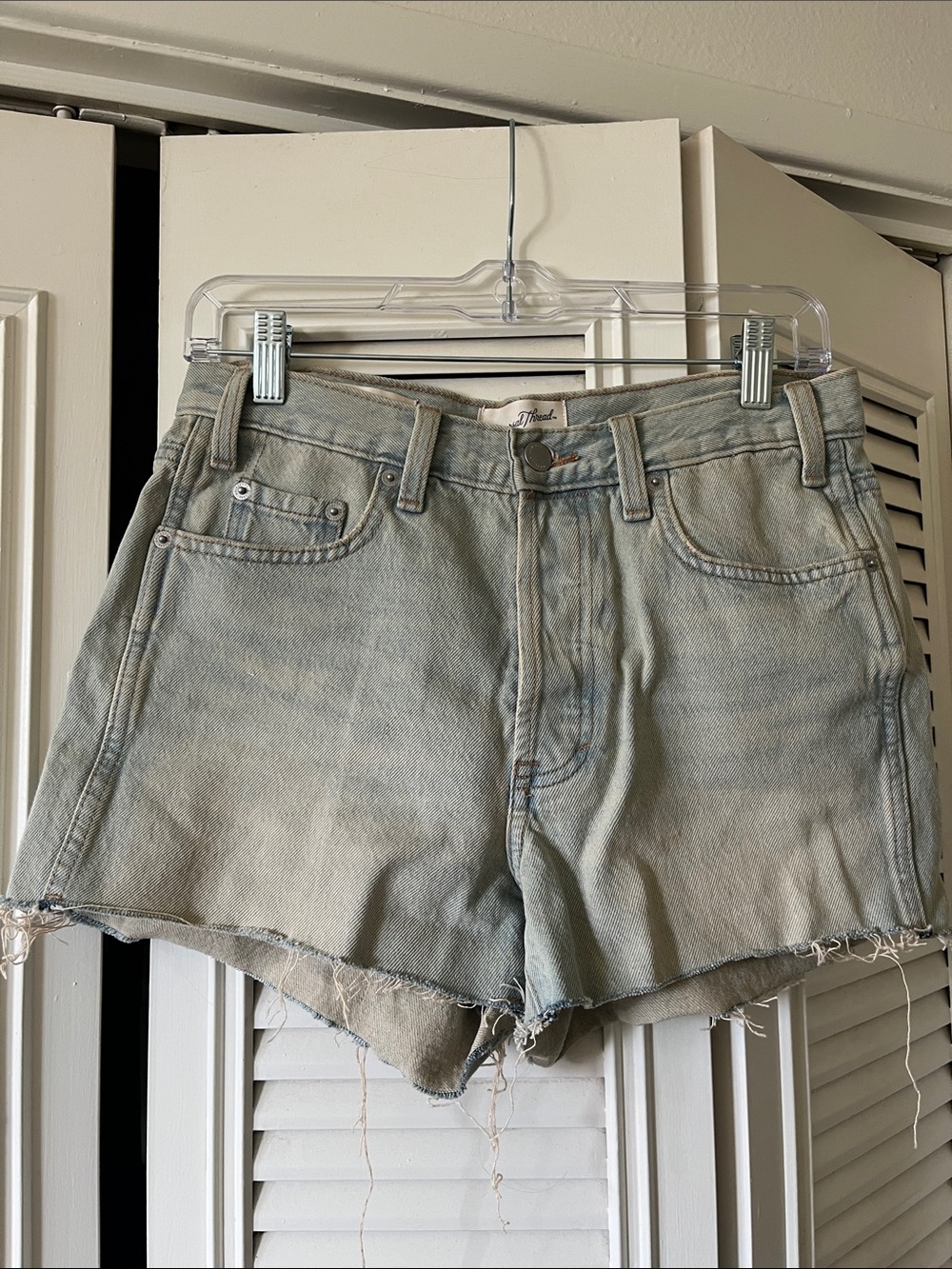 NWOT - Universal Thread Cutoffs